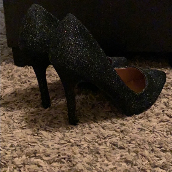Heels - Picture 2 of 3